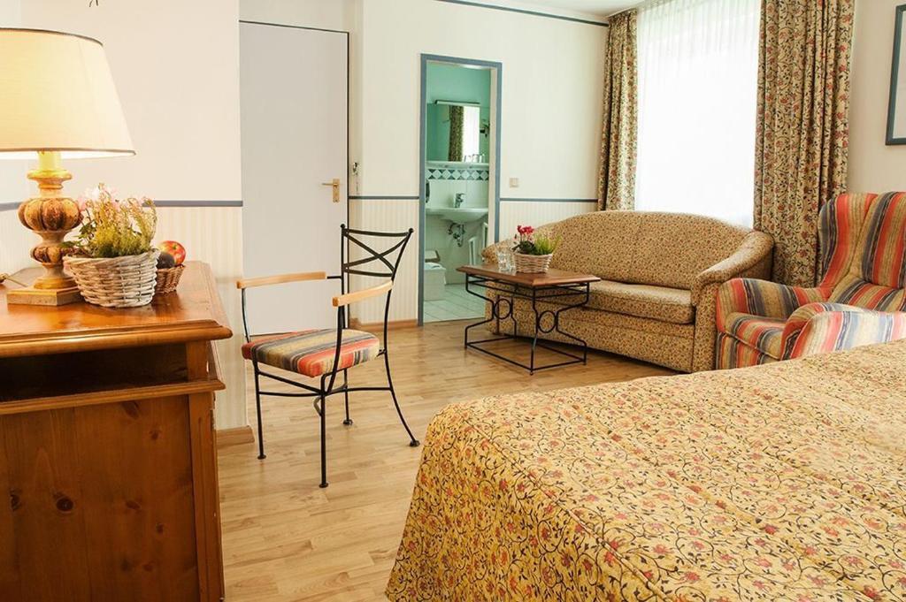 Landgasthof & Hotel Jagdhof 슈트랄준트 객실 사진