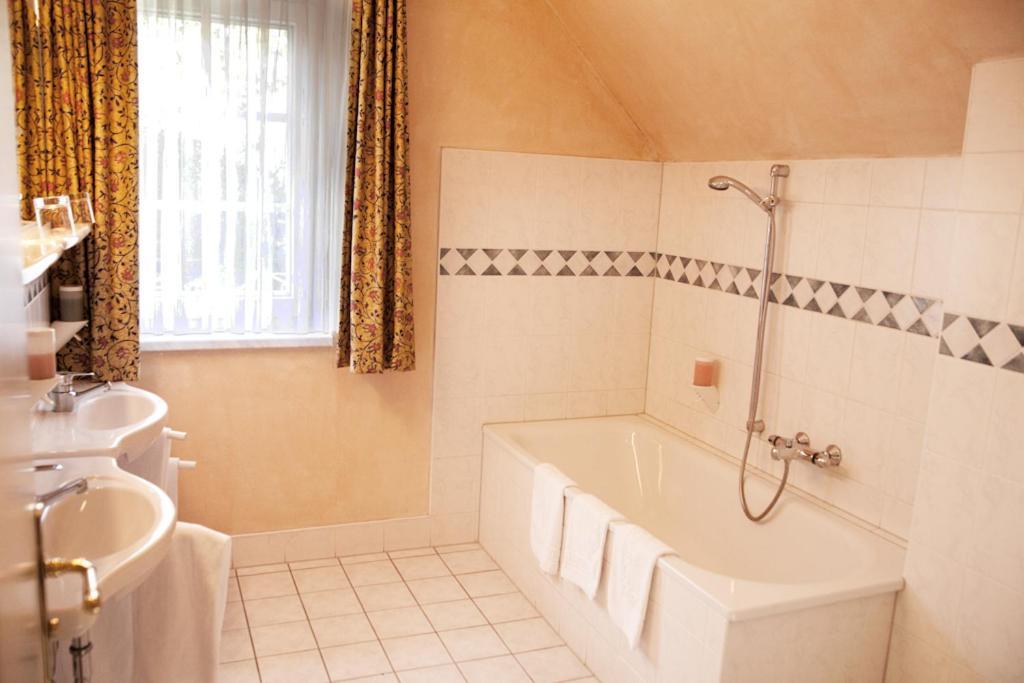 Landgasthof & Hotel Jagdhof 슈트랄준트 객실 사진